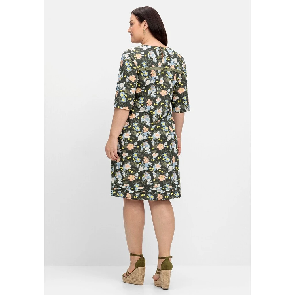 Sheego Druckkleid »Kleid«, Mit Femininem Blumendruck 4 Sheego Druckkleid »Kleid«, Mit Femininem Blumendruck – Bild 2