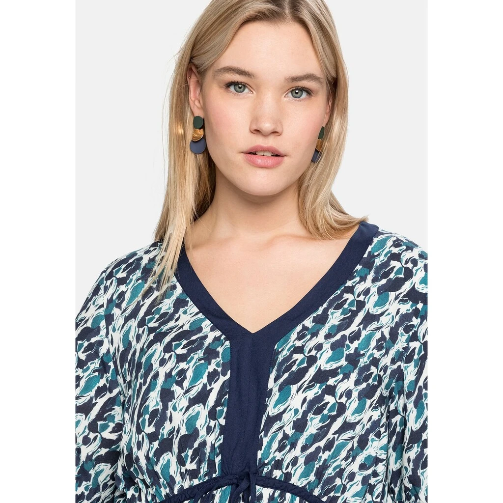 Sheego Tunikakleid »Kleid«, Mit Alloverprint Und Volantärmeln 5 Sheego Tunikakleid »Kleid«, Mit Alloverprint Und Volantärmeln – Bild 3